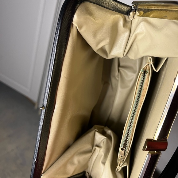 Vintage 1950s Black Leather Kisslock Top Handle Handbag - Picture 10 of 11